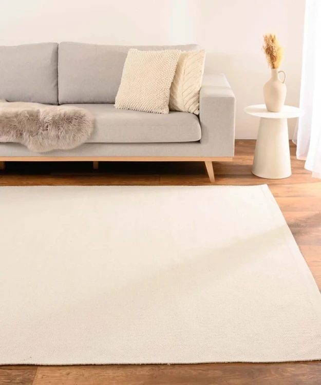 Dywan-Zaran-kośc słoniowa-100%-bawełna-pure-cotton-ręcznie-tkany-zbliżenie-aranżacja-w-salonie.jpg